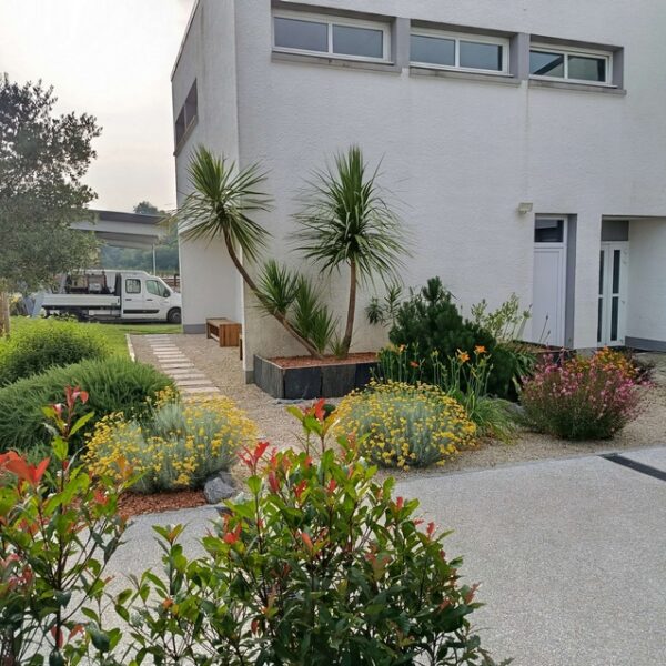 Aménagements paysagers pour une entreprise du Béarn - Castagnous Paysage