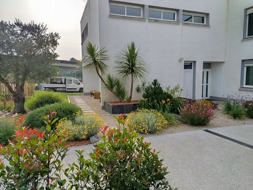 Aménagements paysagers pour une entreprise du Béarn - Castagnous Paysage