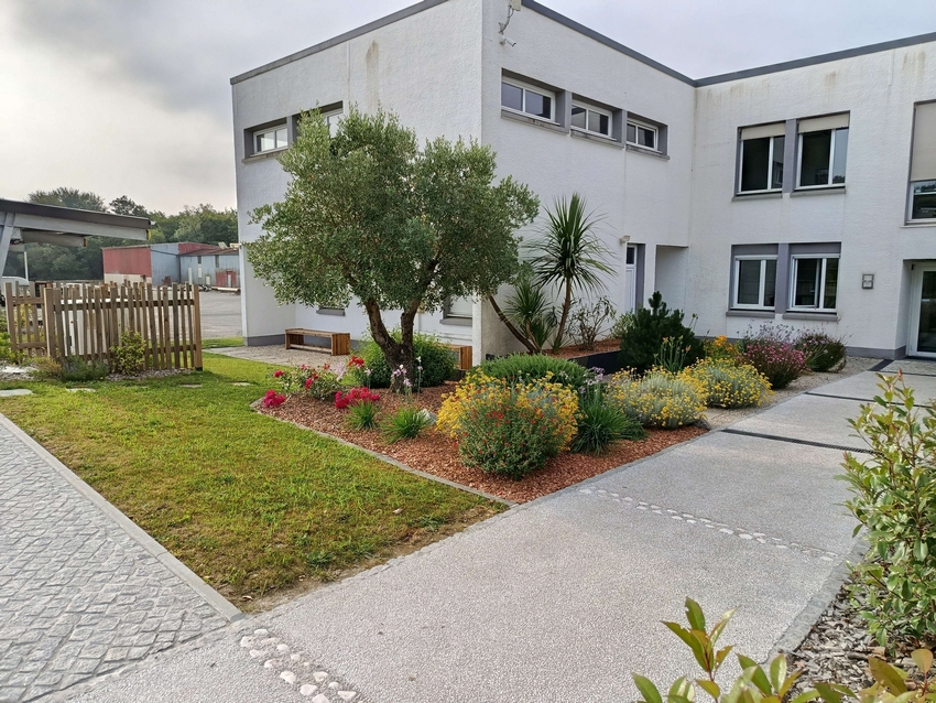 Aménagements paysagers pour une entreprise du Béarn - Castagnous Paysage