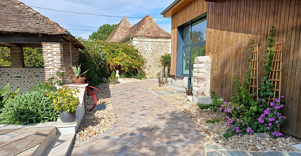 Création d'une allée de jardin en Béarn