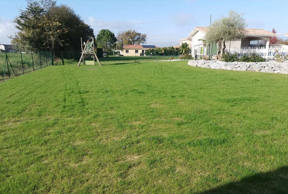Engazonnement réalisé en Béarn