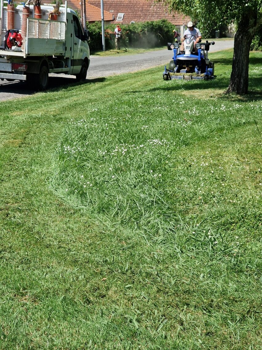Entretien d'espaces verts à Lacadée - Castagnous Paysage