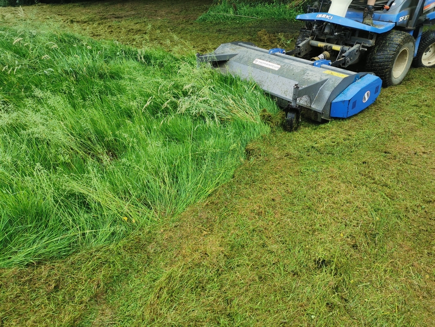 Contrat d'entretien pour le fauchage d'herbes hautes à Lacq et Poudenx - Castagnous Paysage