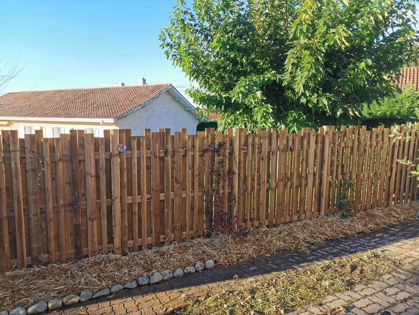 Pose de clôture bois réalisée à Arthez-de-Béarn - Castagnous Paysage