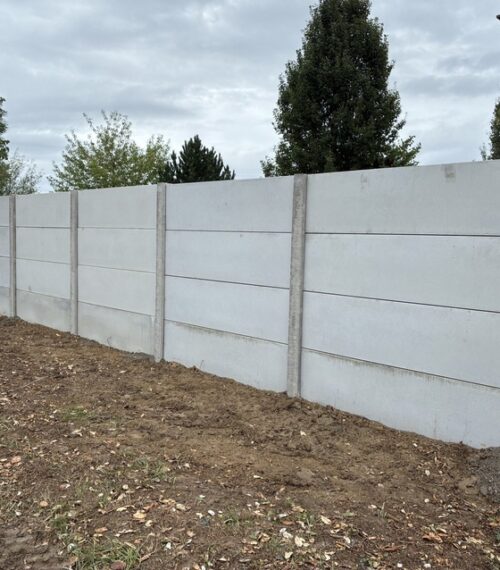 Pose clôture plaques béton – Béarn